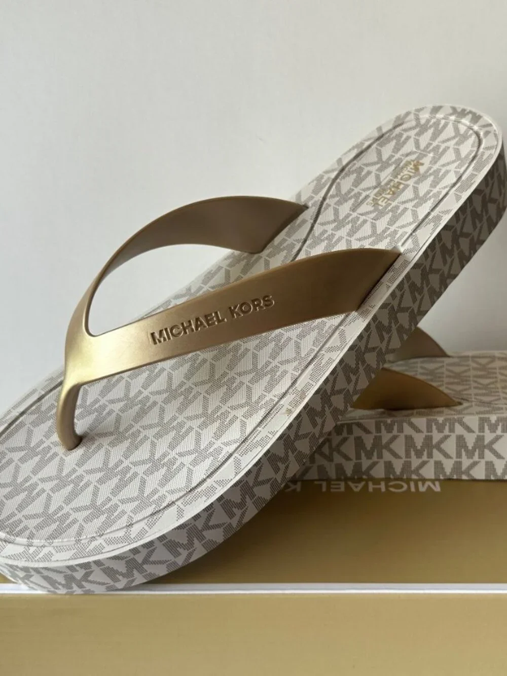 NIB Michael Kors libbie platform flip flops Size 11 - Picture 1 of 4